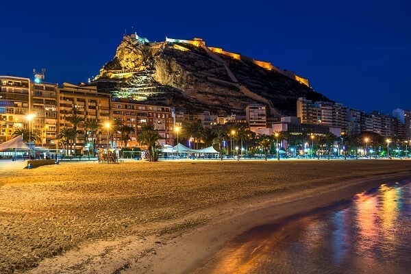 Alicante stad nacht